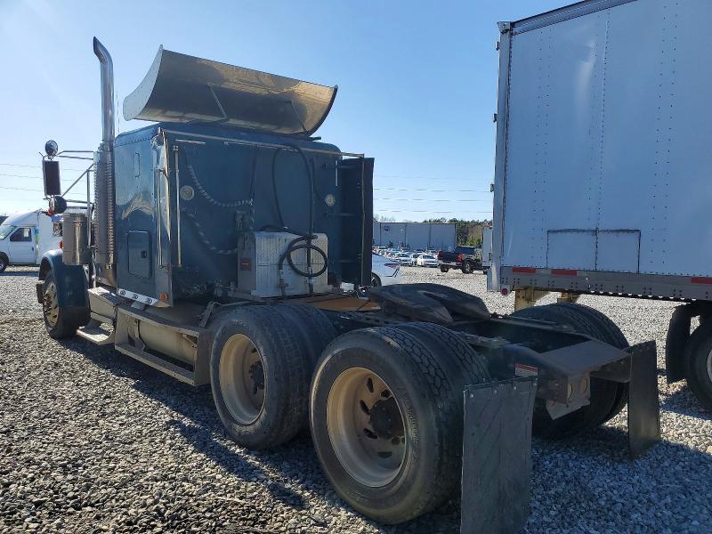 2001 Freightliner FLD132 Semi Truck