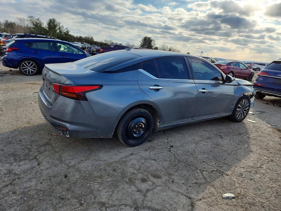 2023 Nissan Altima sv