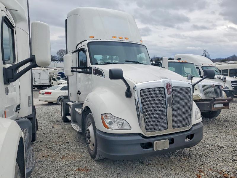 2019 Kenworth T680 Semi Truck