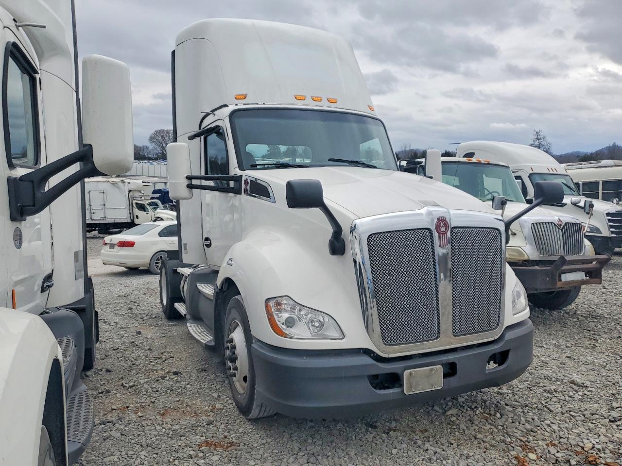 2019 Kenworth T680 Semi Truck