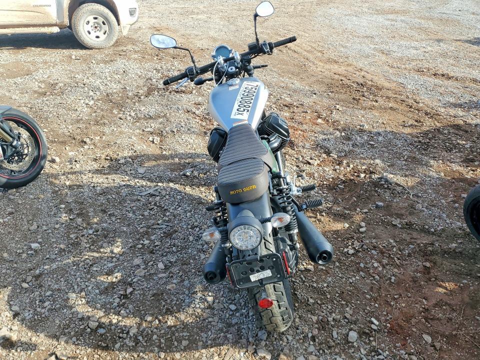 2022 Moto Guzzi V9 Bobber