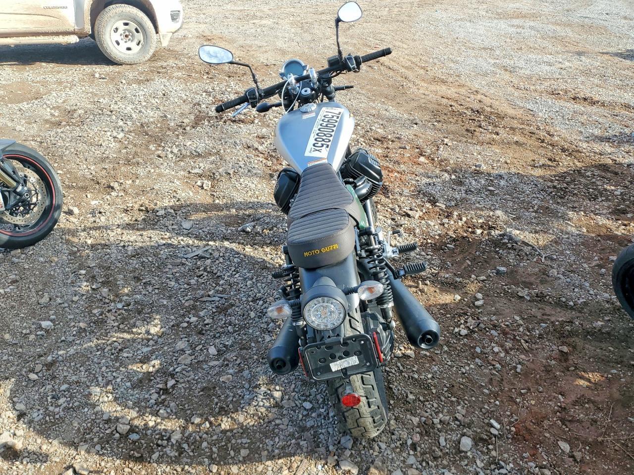2022 Moto Guzzi V9 Bobber