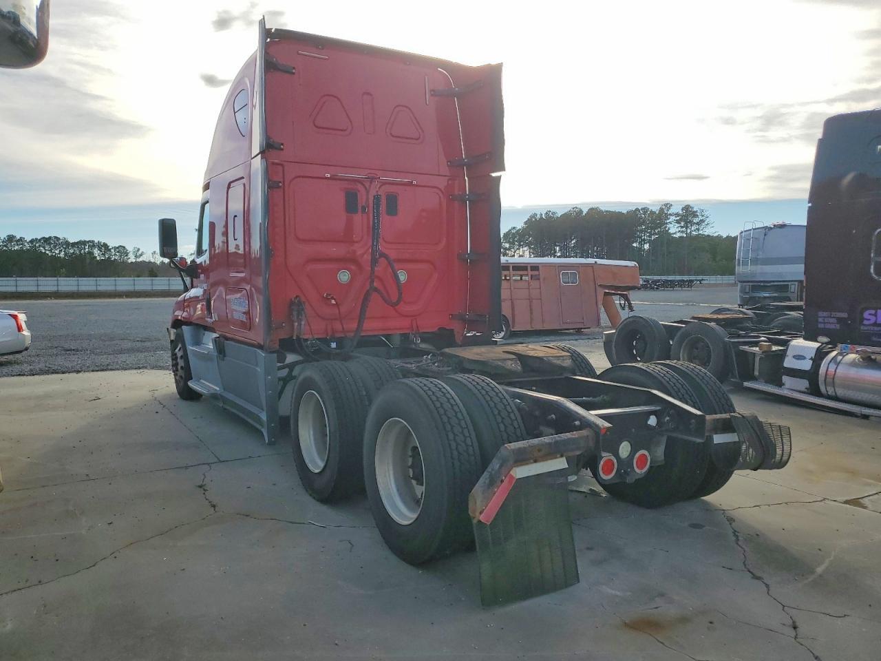 2016 Freightliner Cascadia 125 Semi Truck