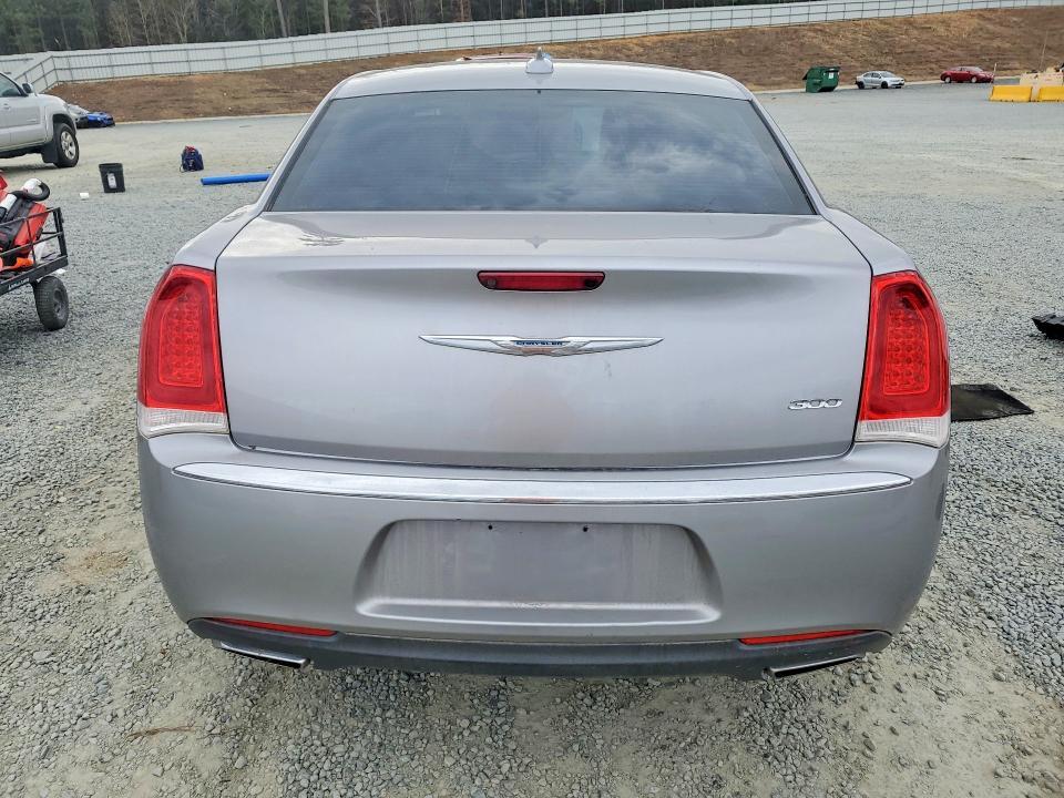 2016 Chrysler 300 Limited