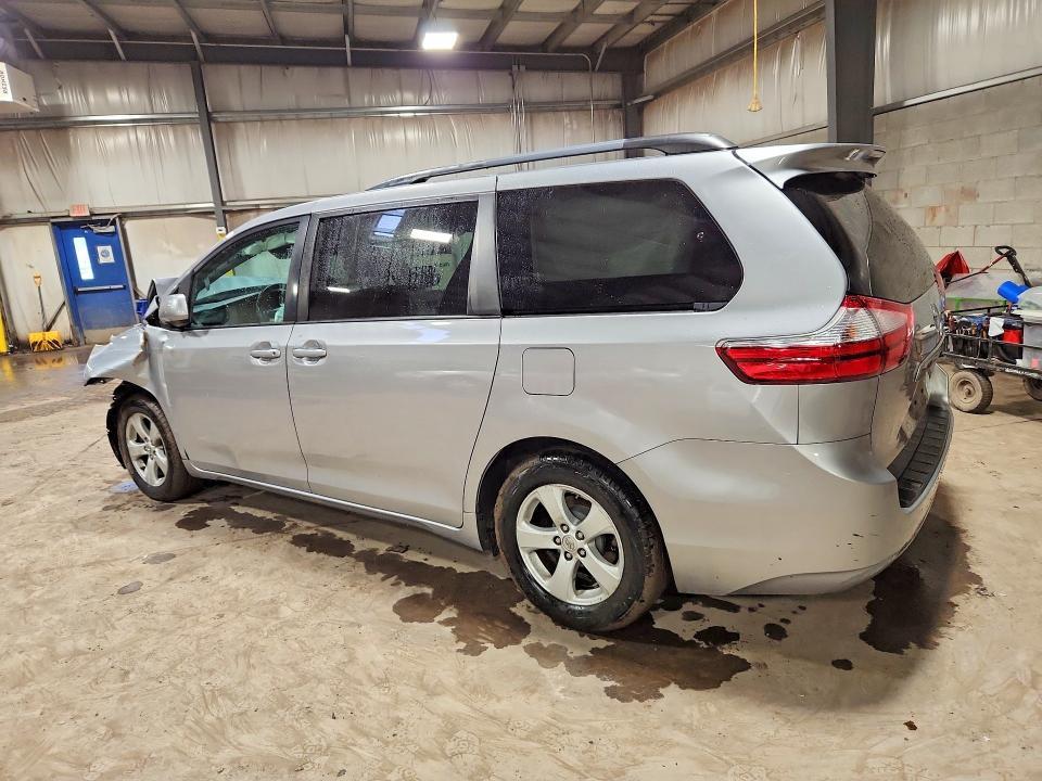 2015 Toyota Sienna le 8-passenger
