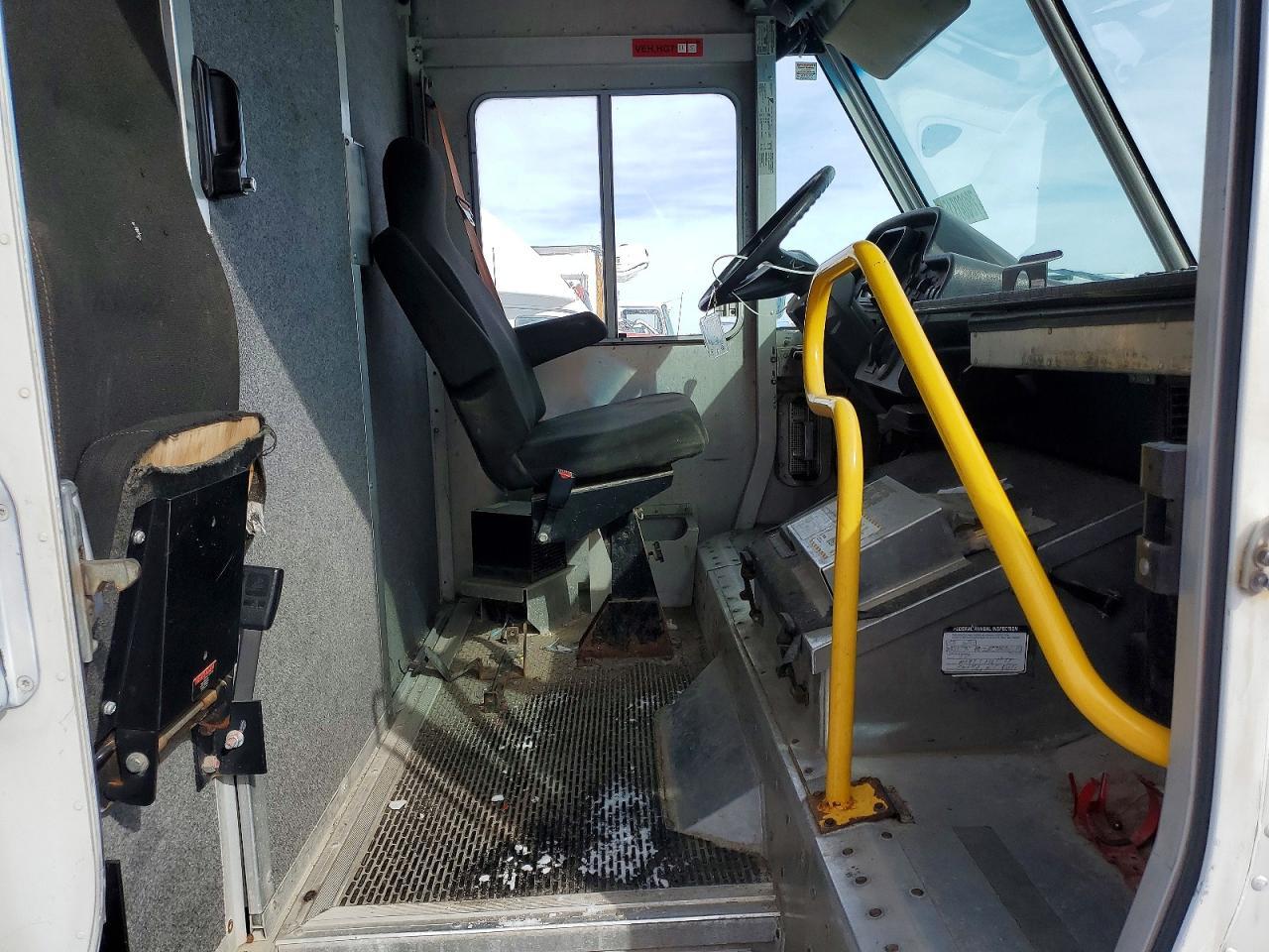 2013 Freightliner MT45G Delivery Truck