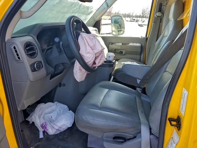 2023 Ford Econoline E350 Super Duty Cutaway Van