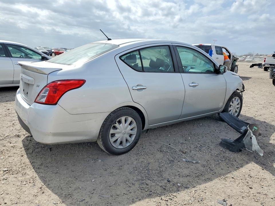 2019 Nissan Versa sv