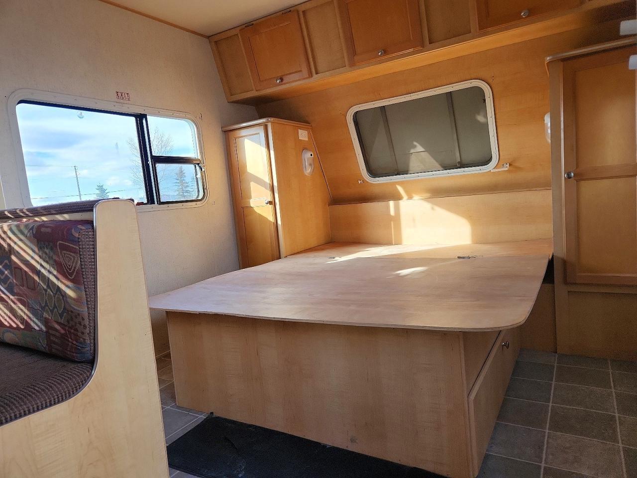 2005 R-Vision Trailer