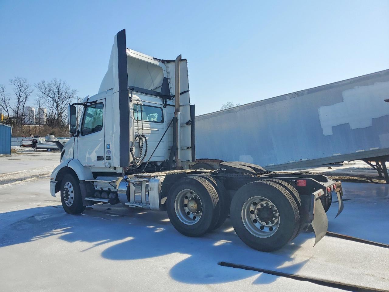 2020 Volvo VNR Semi Truck