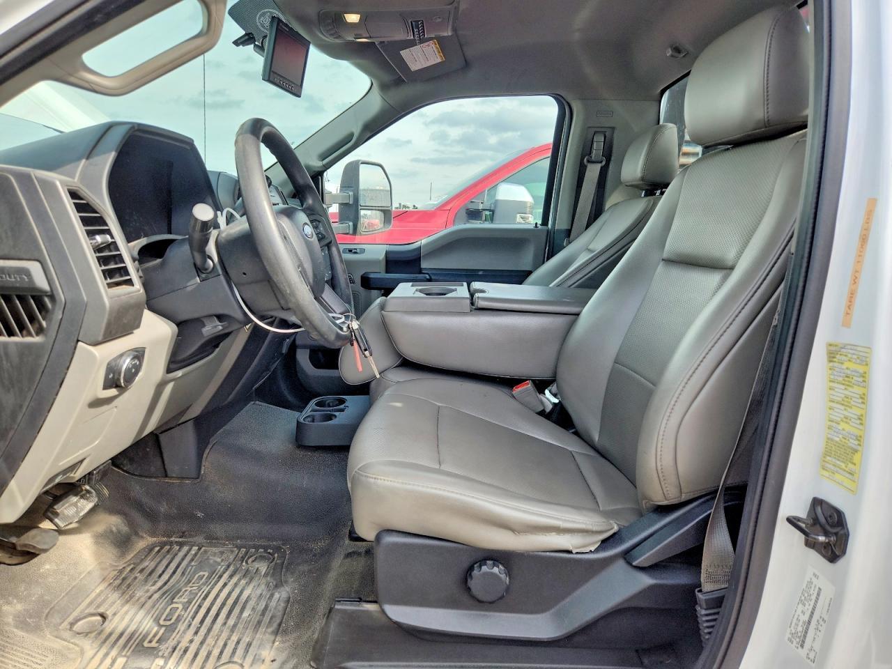 2019 Ford F550 Super Duty Flatbed Truck