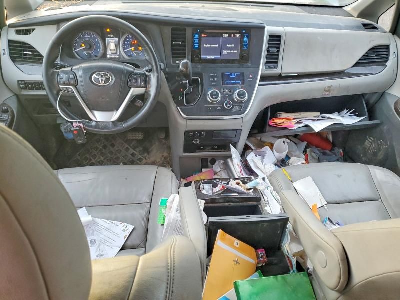 2015 Toyota Sienna xle