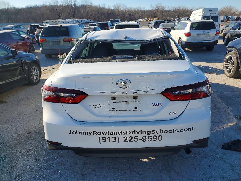 2021 Toyota Camry le