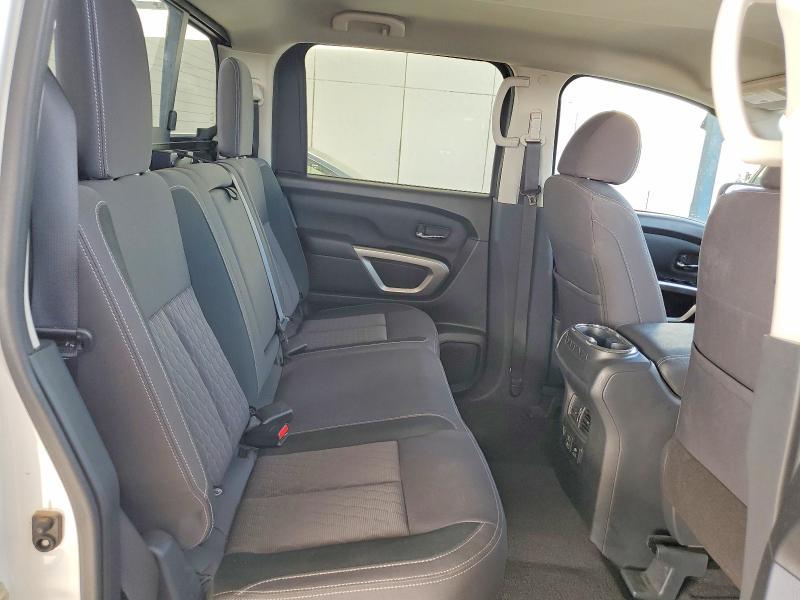 2023 Nissan Titan sv