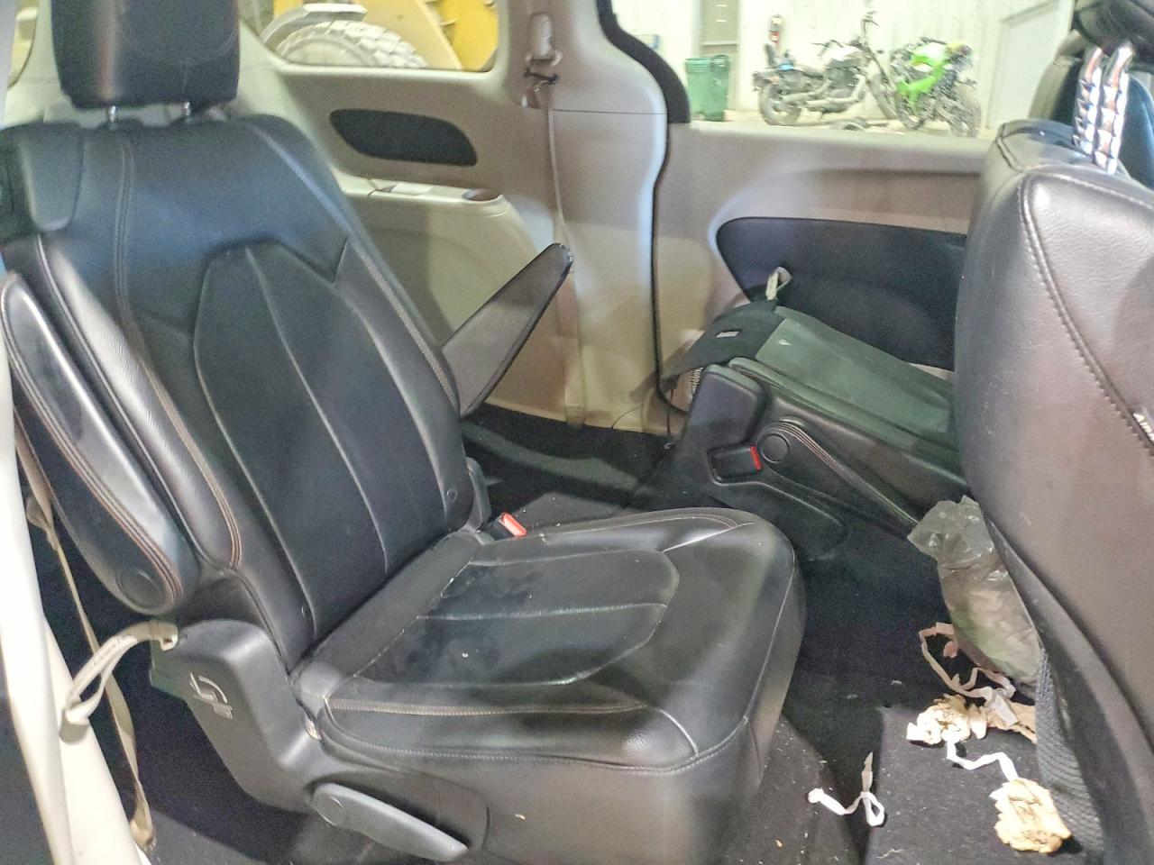 2017 Chrysler Pacifica Touring l
