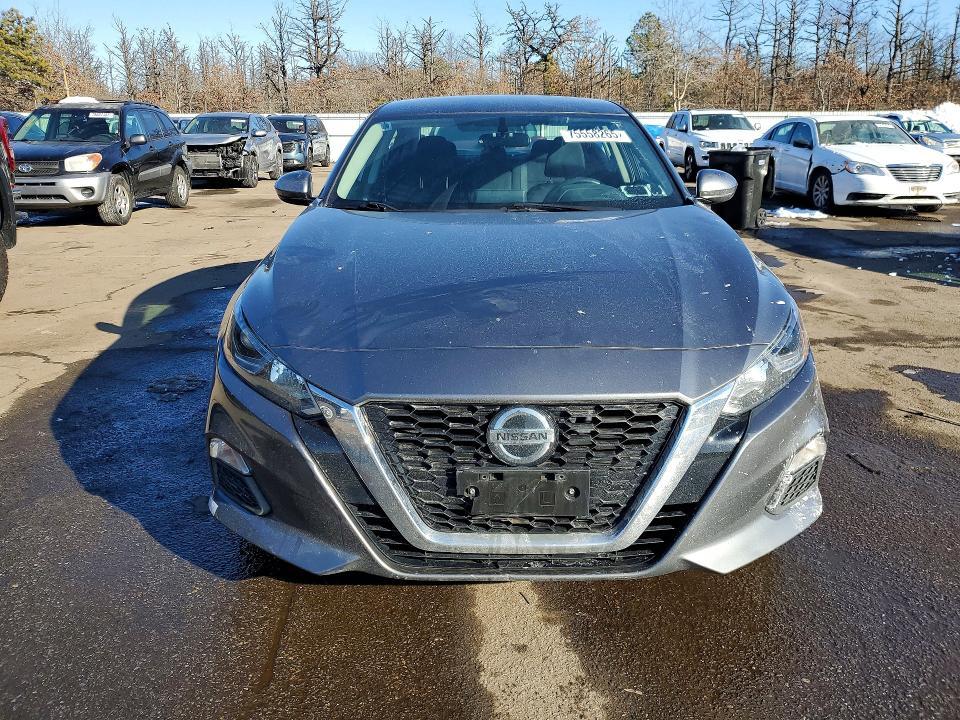 2020 Niss Altima s