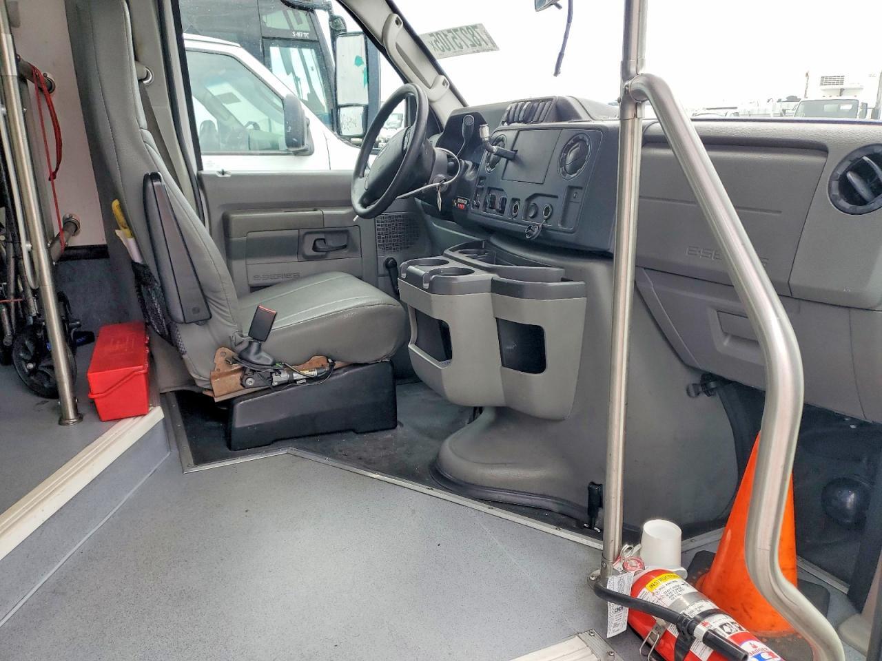 2017 Ford Econoline-Coach Bus