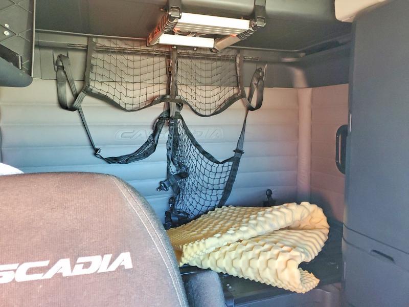 2018 Freightliner Cascadia 126 Semi Truck