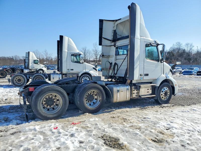 2020 Volvo VNR Semi Truck