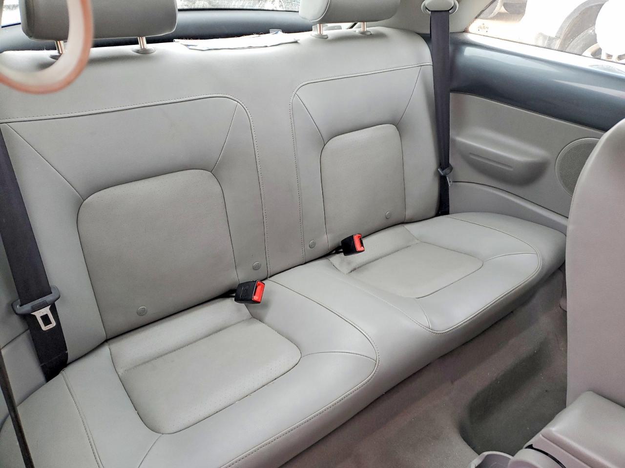 2008 Volkswagen New Beetle s
