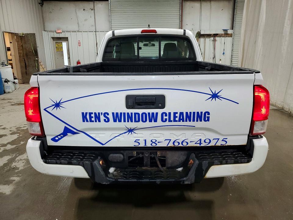 2017 Toyota Tacoma sr