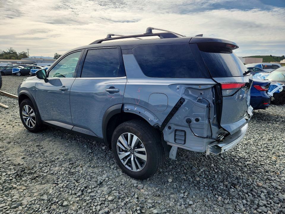2025 Nissan Pathfinder sl