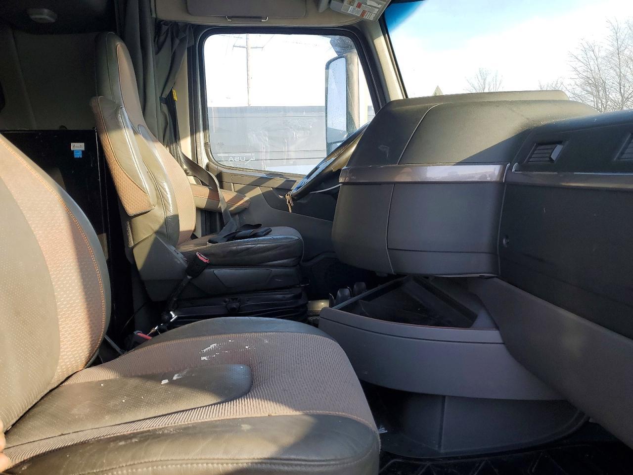 2019 Volv O VNL Semi Truck