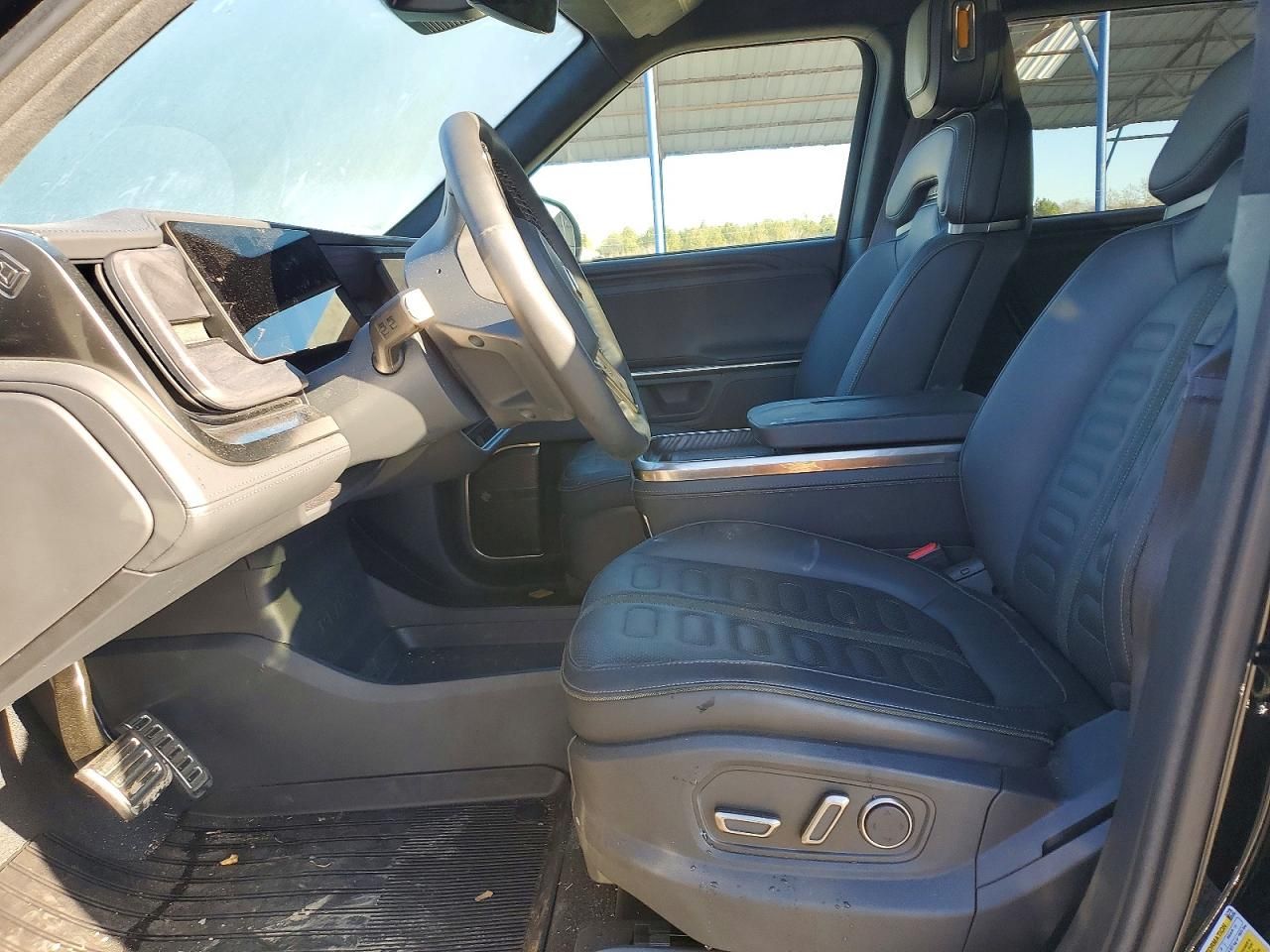 2024 Rivian R1S Adventure