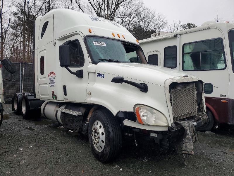 2012 Freigliner 2012 Freightliner Cascadia 1-Semi Truck