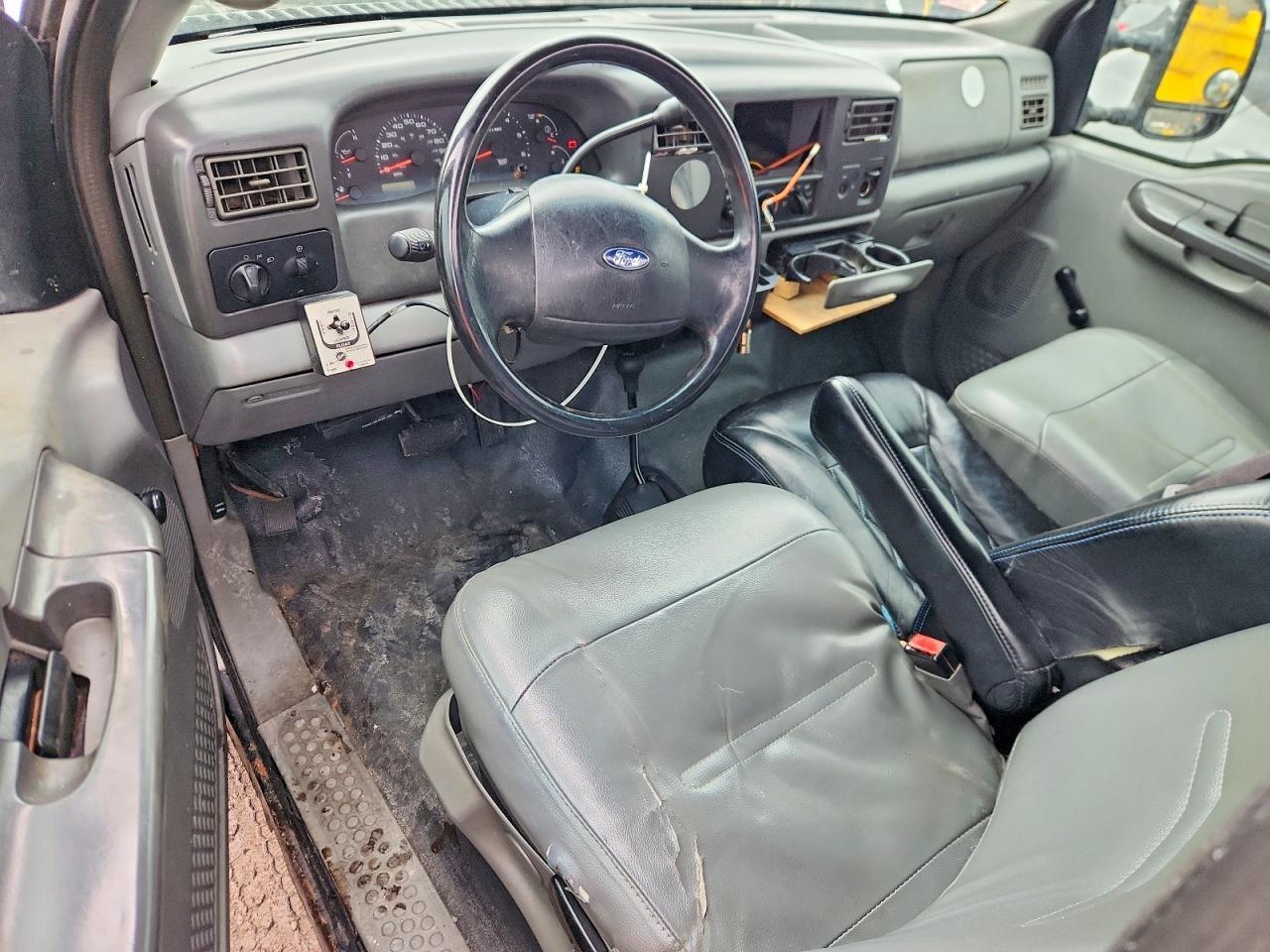 2004 Ford F250 Super Duty Flatbed Truck