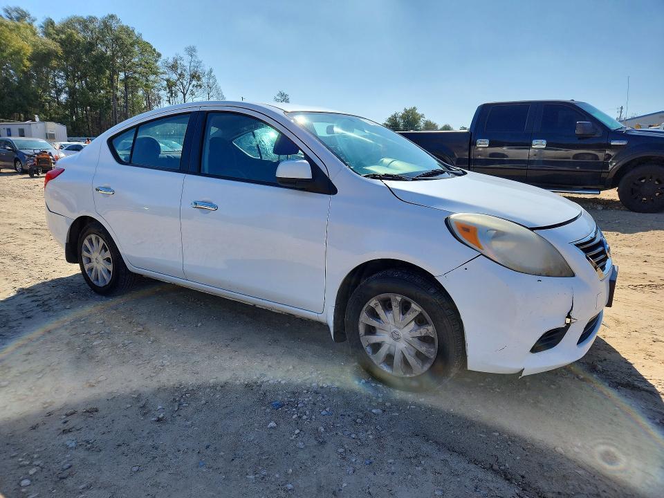 2012 Nissan Versa s