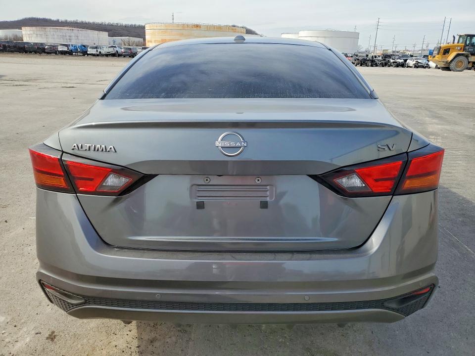 2023 Niss Altima 2.5 sv