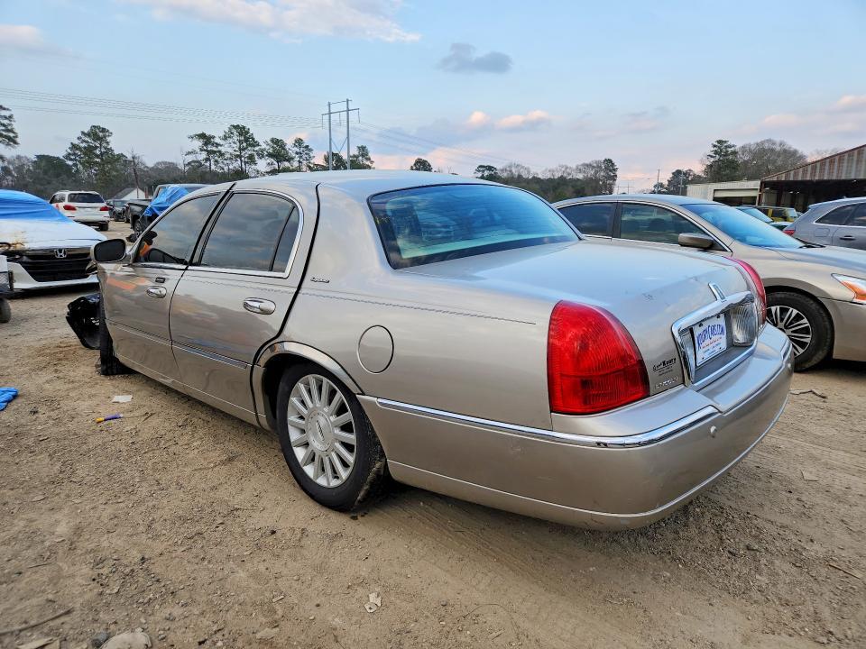 2003 Lincoln Town car Signature