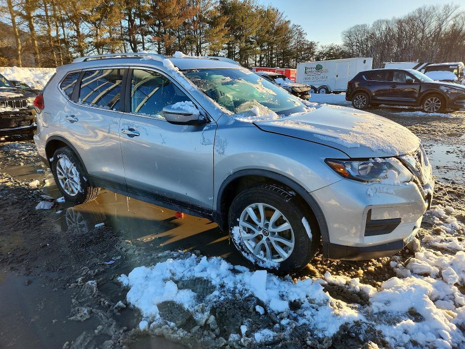 2020 Nissan Rogue sv