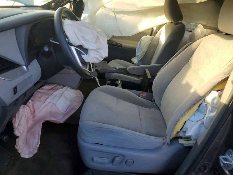 2016 Toyota Sienna le 8 Passenger