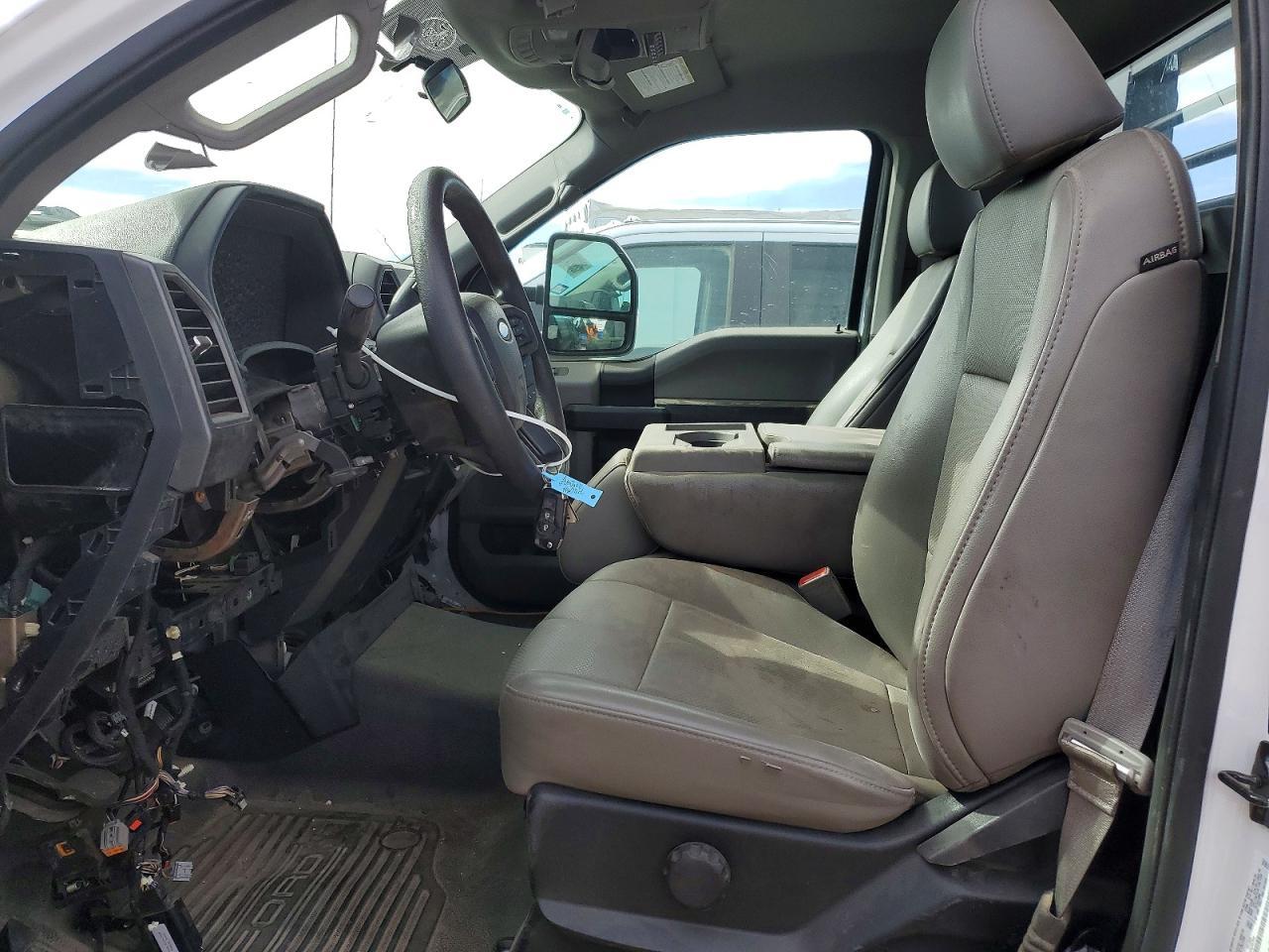 2019 Ford F550 Super Duty Flatbed Truck