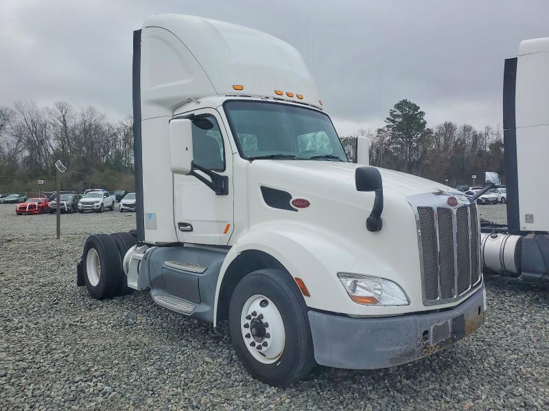 2017 Peterbilt 579 Semi Truck