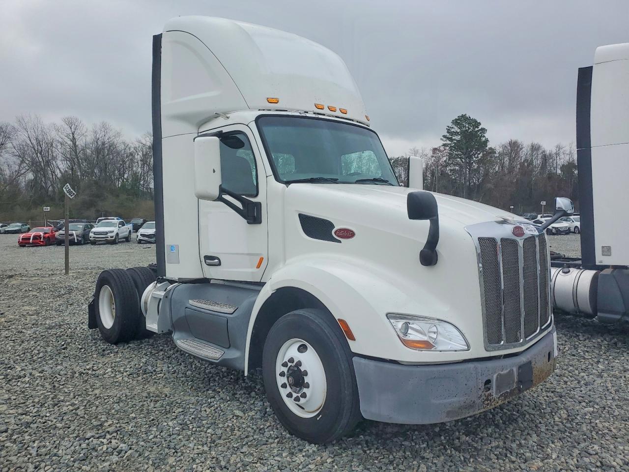 2017 Peterbilt 579 Semi Truck