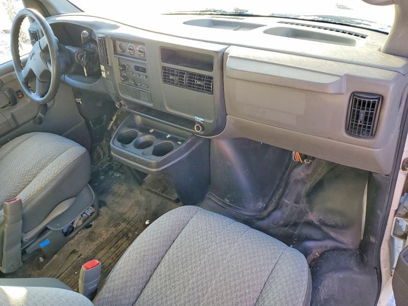 2004 GMC Savana box Truck