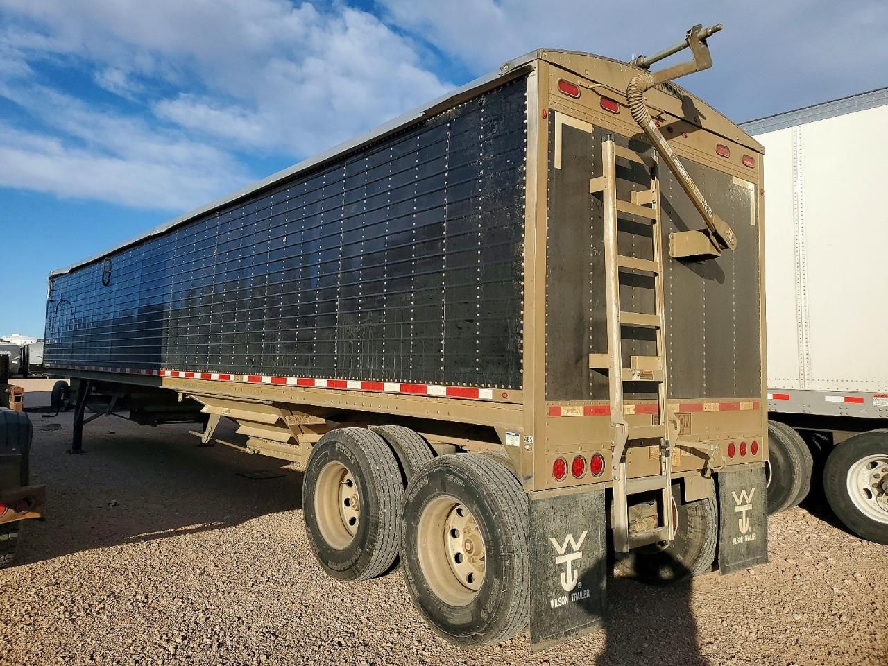 2022 Wilson DWH-650B Grain Trailer