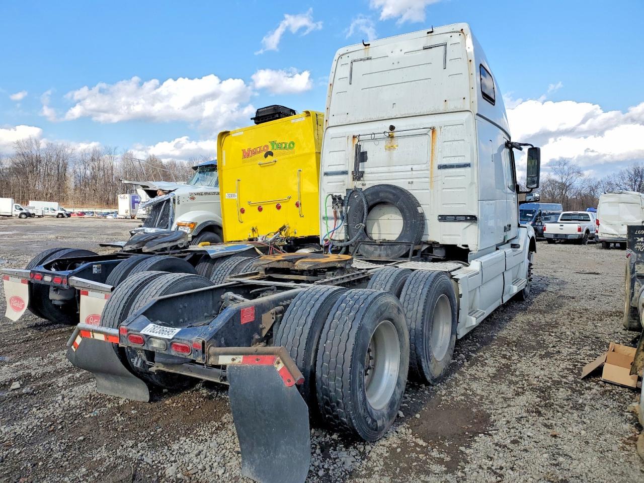 2016 Volv O VNL Semi Truck