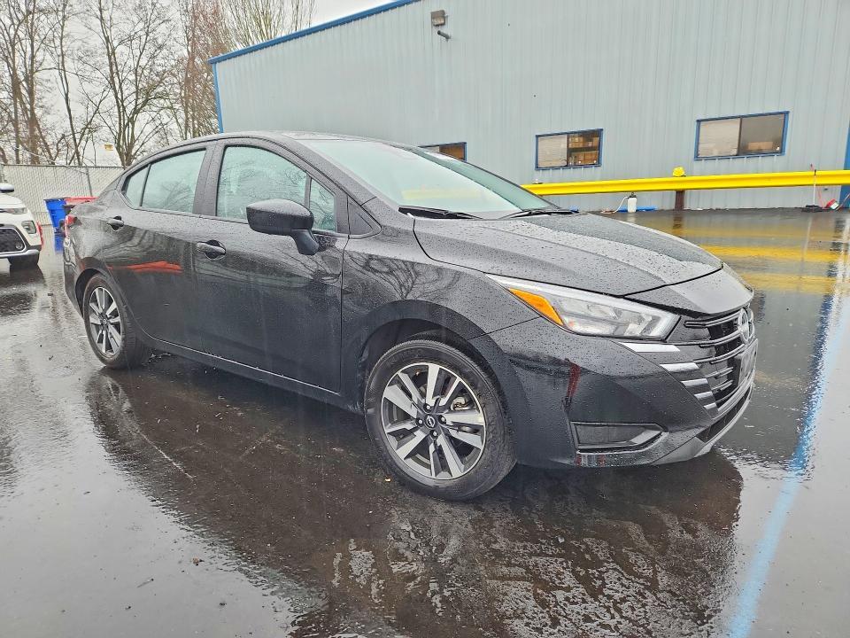 2025 Nissan Versa sv