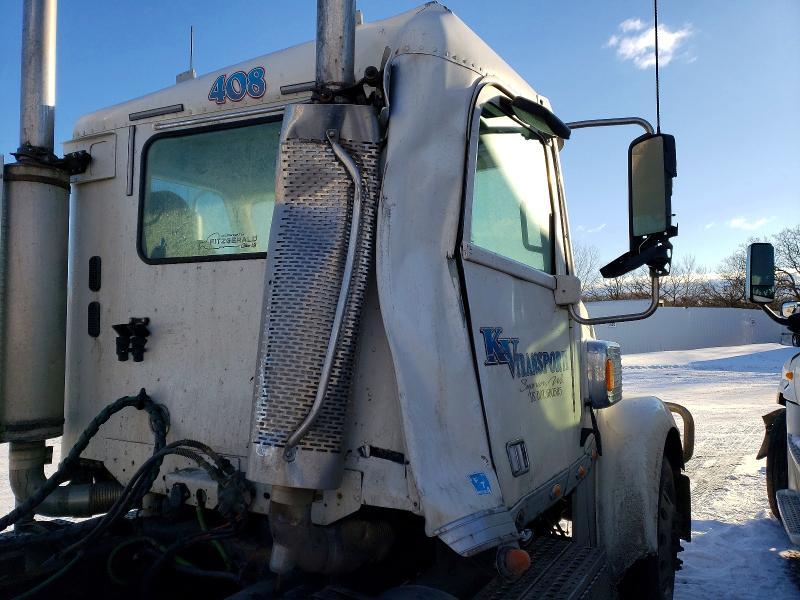 2016 Freightliner Coronado Semi Truck