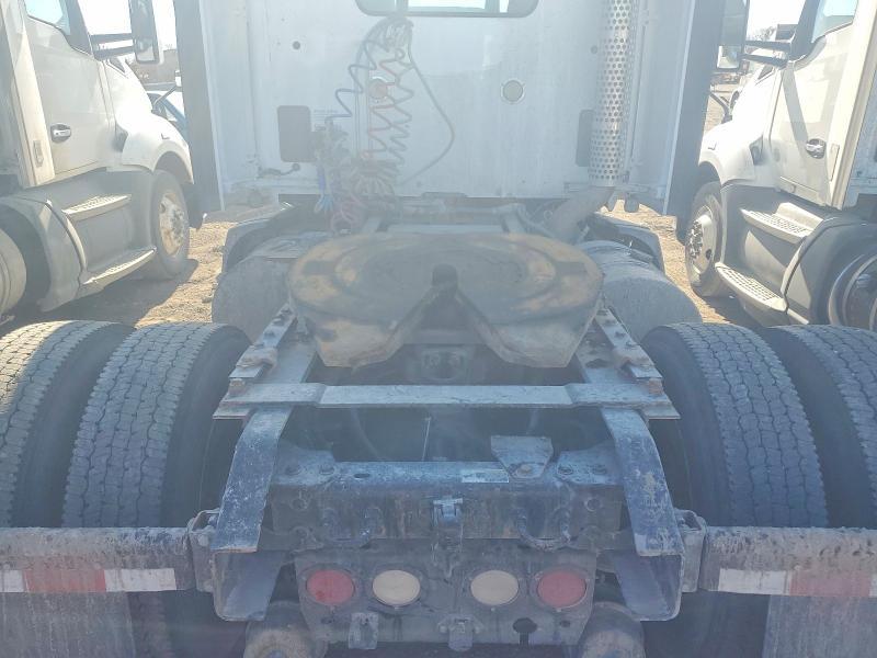 2016 Kenworth T680 Semi Truck