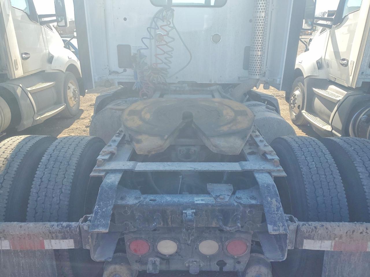 2016 Kenworth T680 Semi Truck