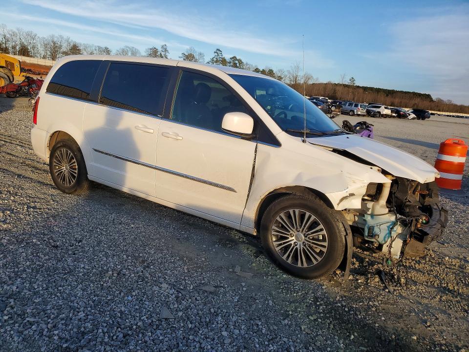 2014 Chrysler Town & Country s