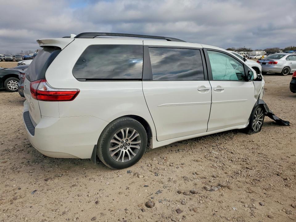 2018 Toyota Sienna xle