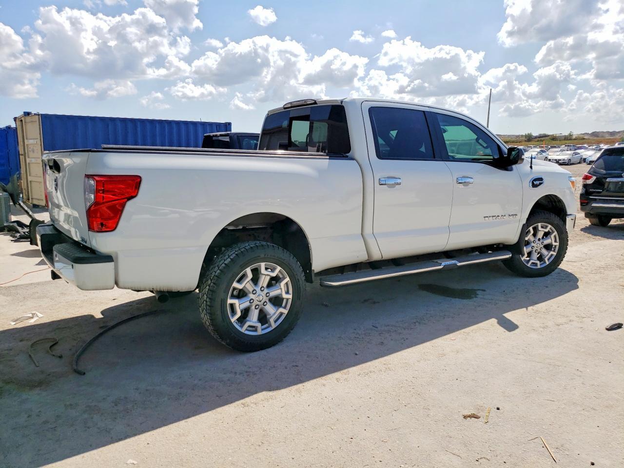 2017 Nissan Titan xd sl