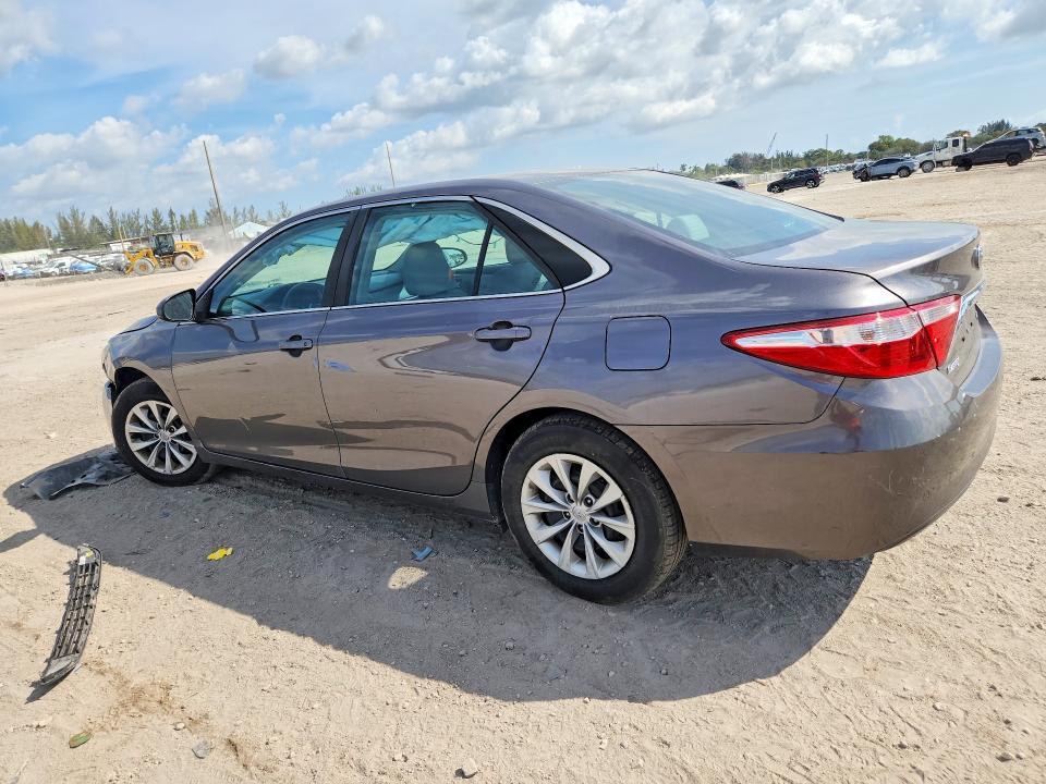 2016 Toyota Camry le