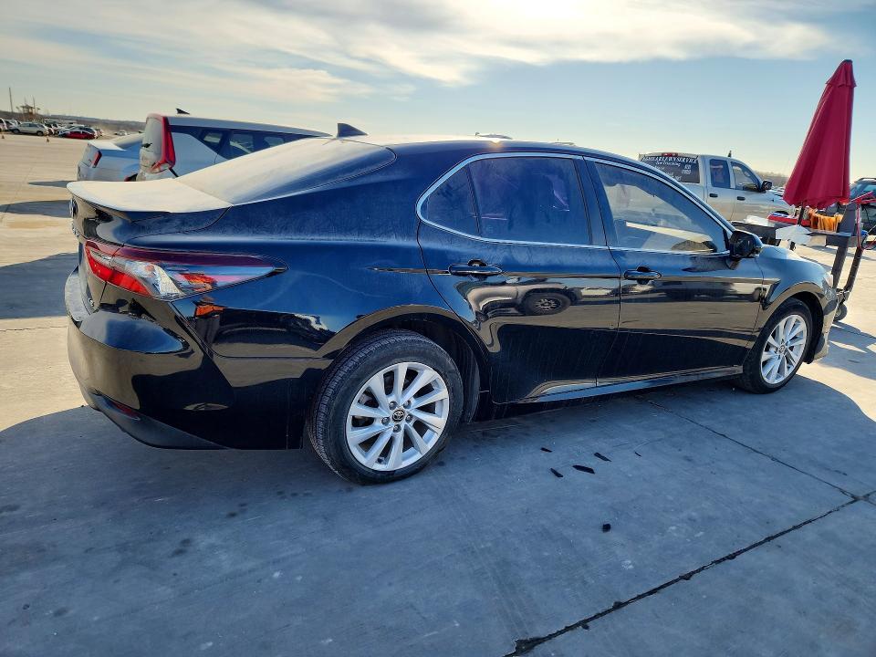 2022 Toyota Camry le